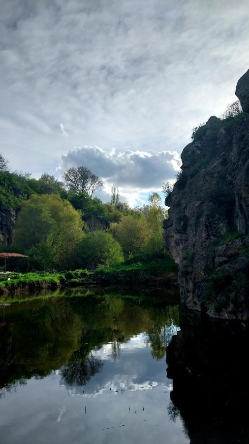 Zove Rural Cottage With Garden Views K'arashamb Екстер'єр фото