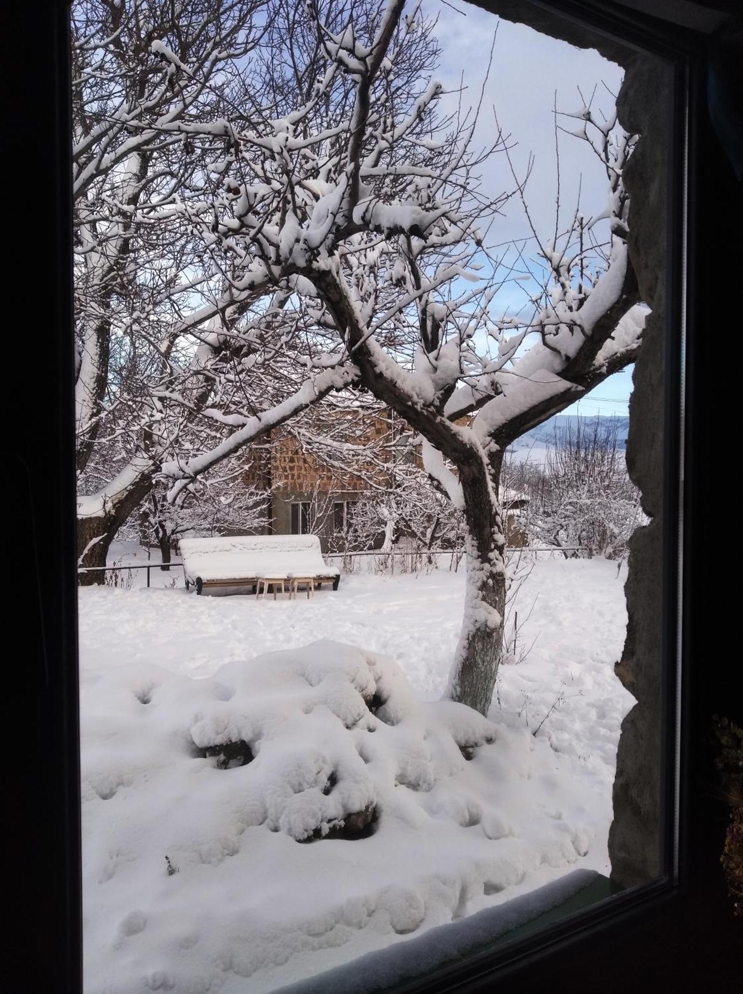 Zove Rural Cottage With Garden Views K'arashamb Екстер'єр фото