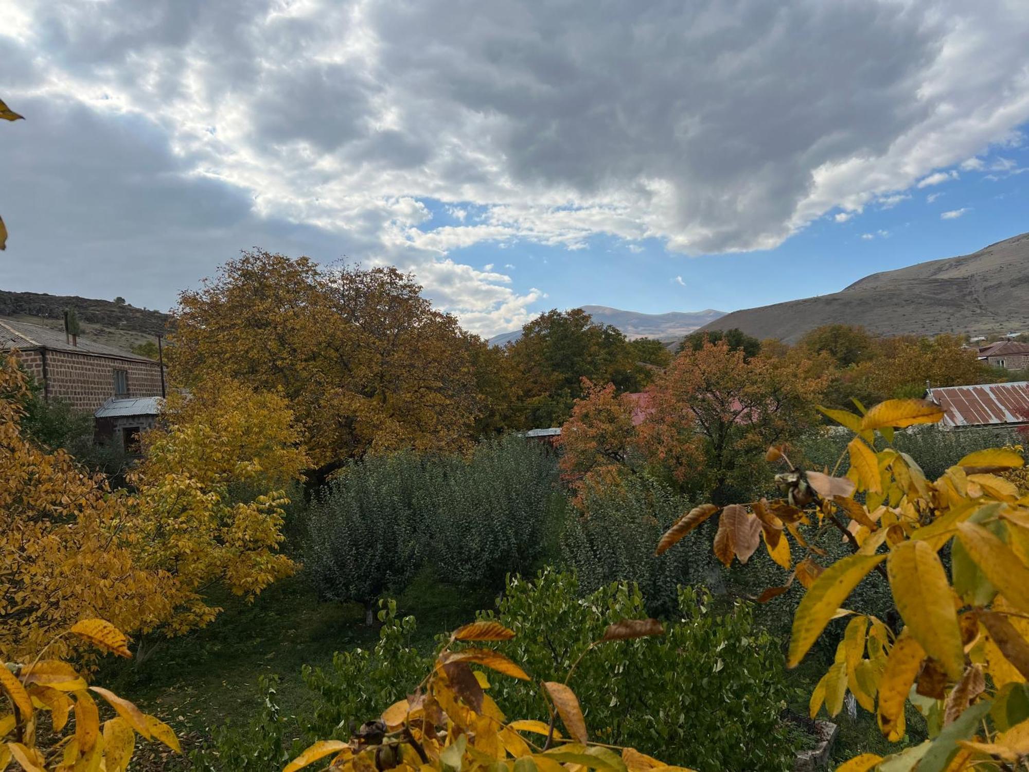 Zove Rural Cottage With Garden Views K'arashamb Екстер'єр фото