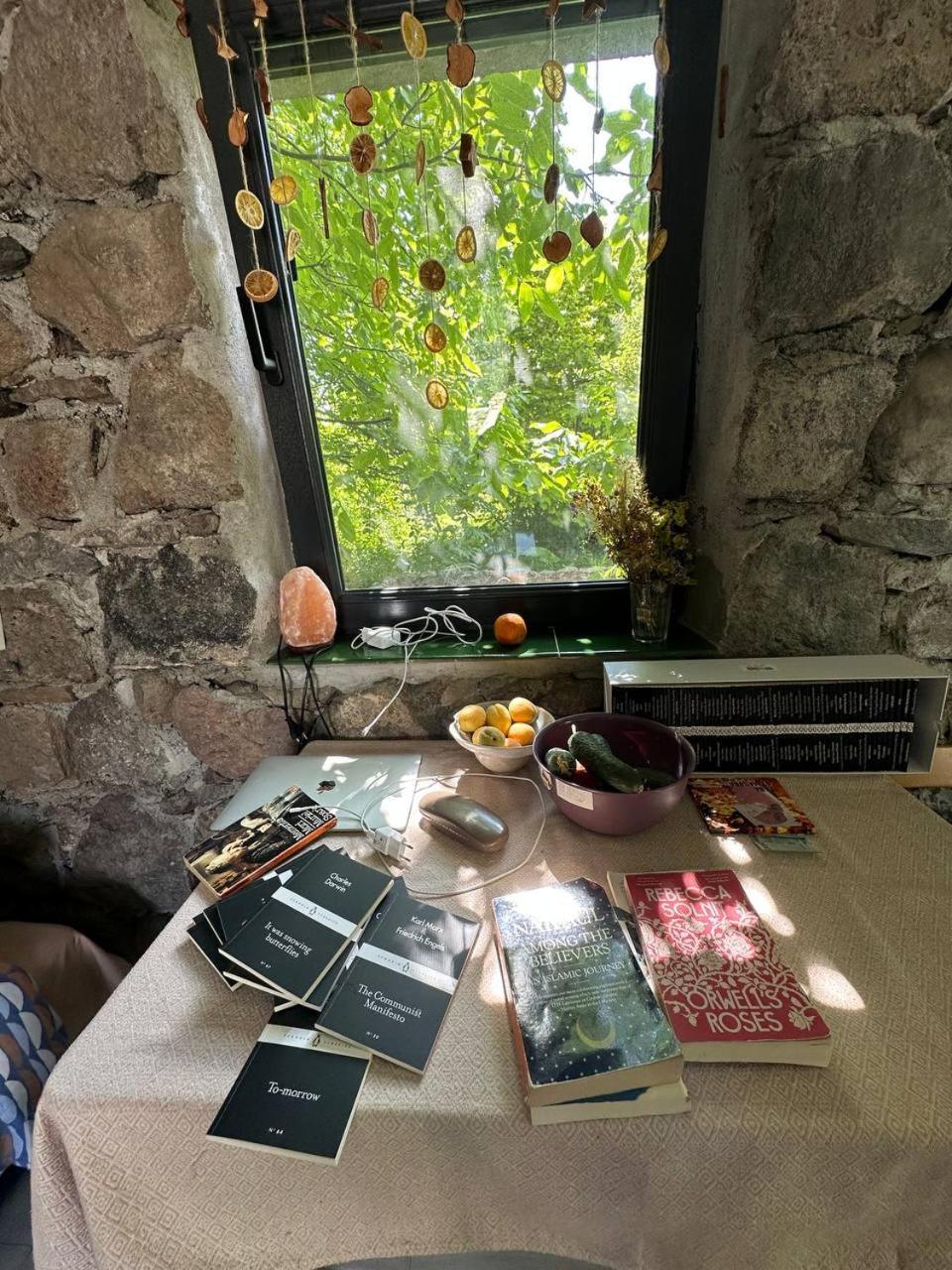 Zove Rural Cottage With Garden Views K'arashamb Екстер'єр фото