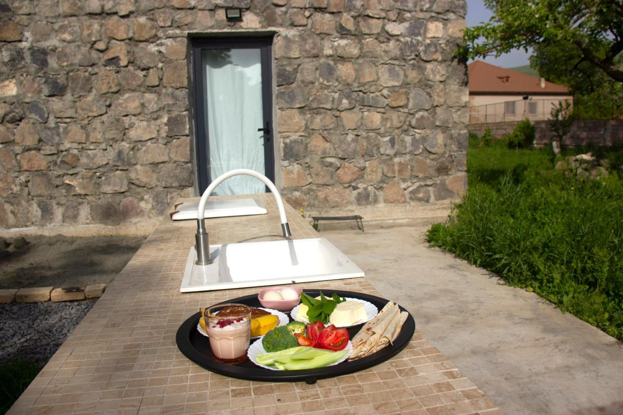Zove Rural Cottage With Garden Views K'arashamb Екстер'єр фото